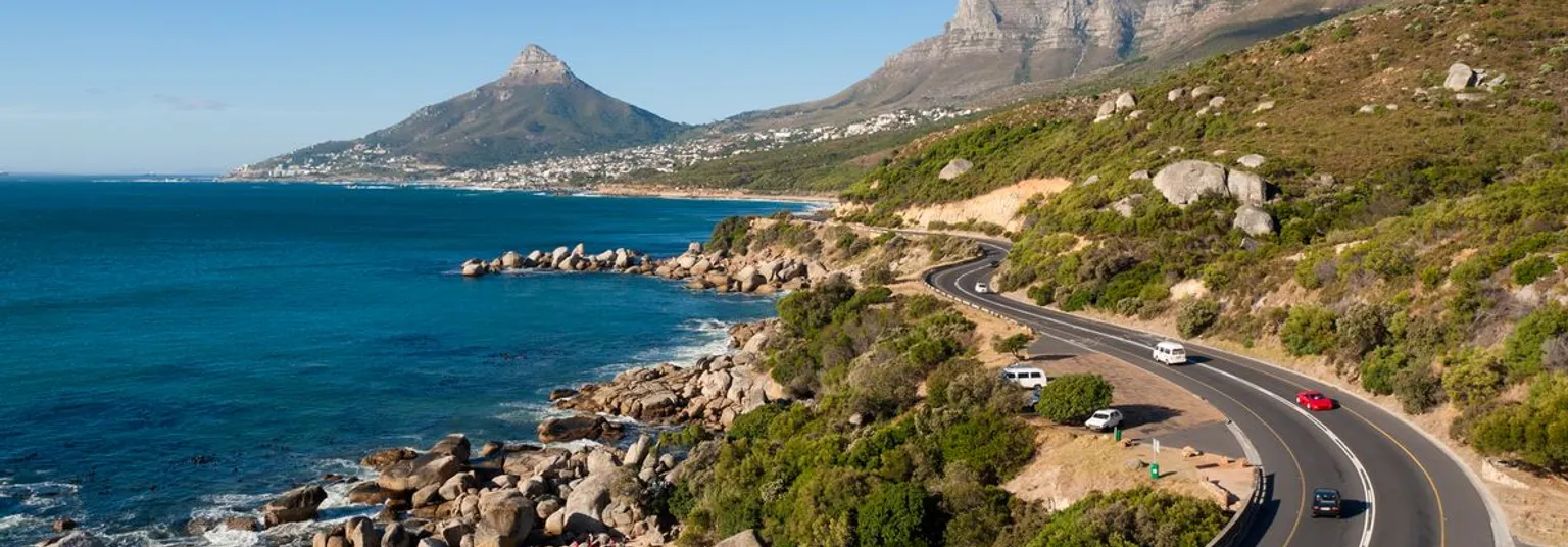 De spectaculaire kustroute Chapman's Peak Drive bij Kaapstad.